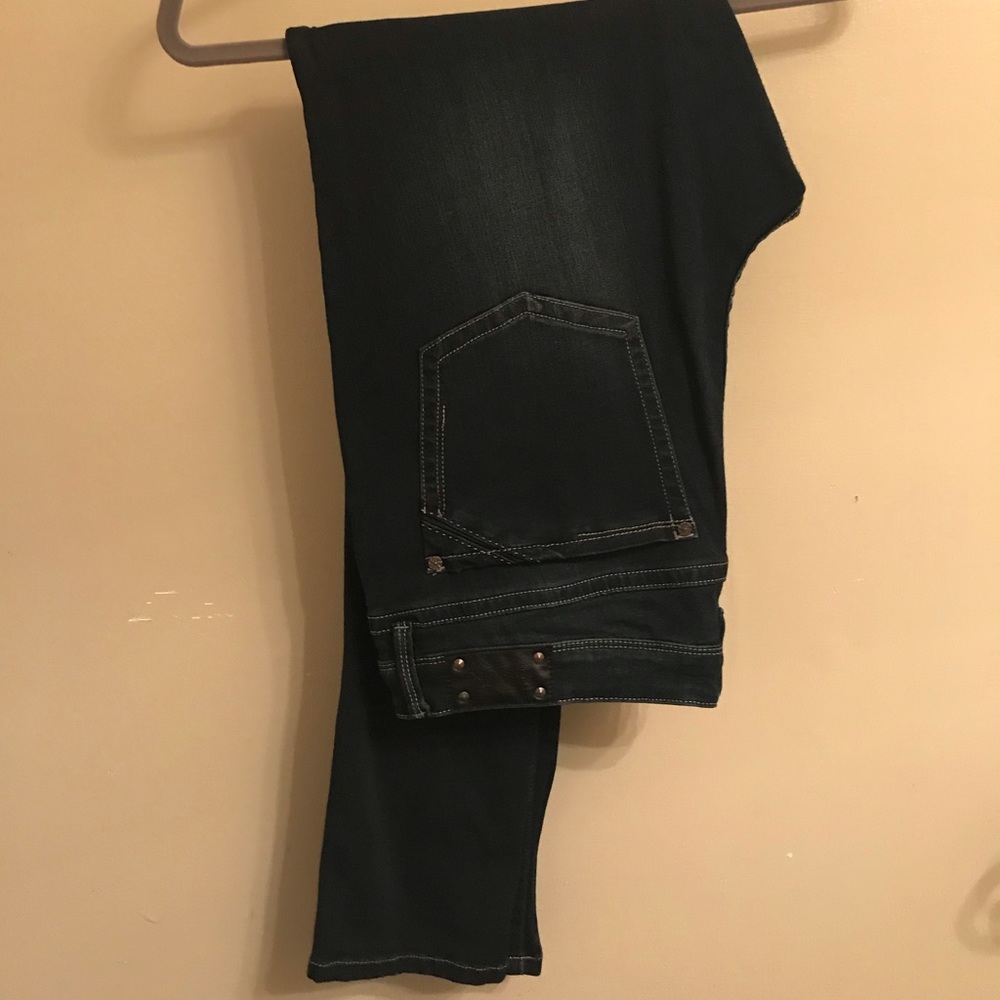Buckle skinny jeans